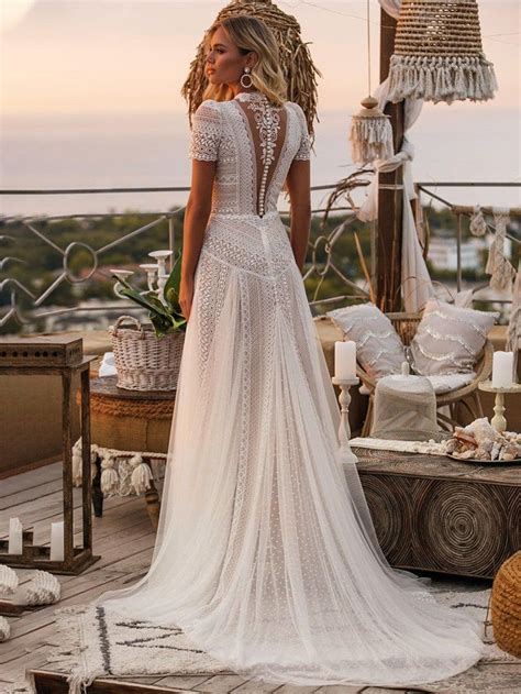 Bohemian Lace Wedding Dress: Must-See Trends 2023