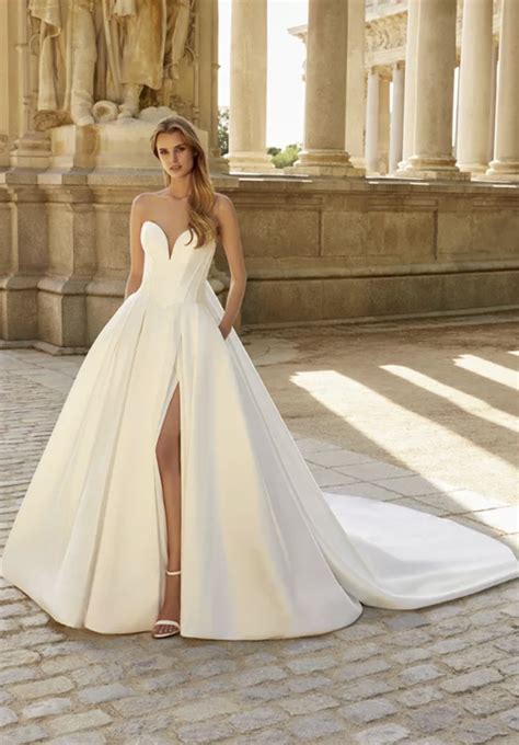 Detachable Wedding Gown Trend 2023