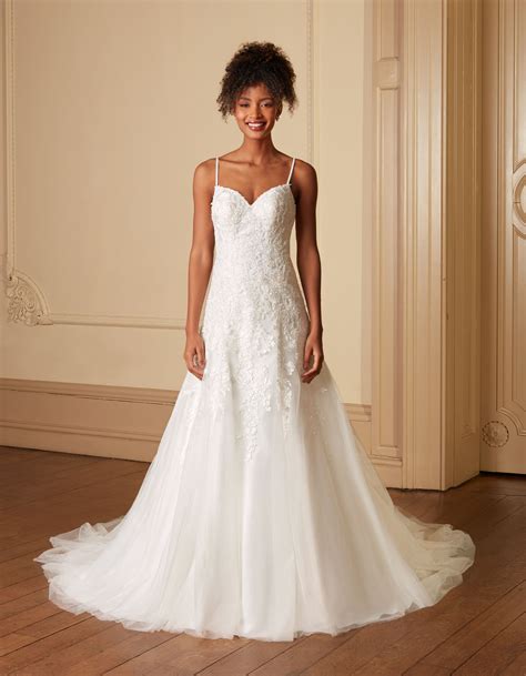Fit & Flare Wedding Gowns