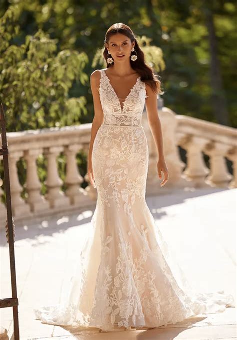 Best Fit n Flare Wedding Dress for 2023