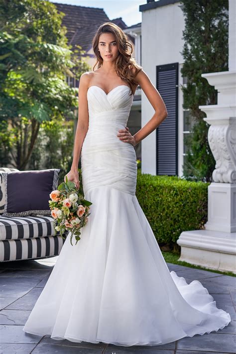 Ultimate Guide to Ruched Wedding Dresses 2023