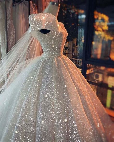 ShimmerWeddingDressTrends2023